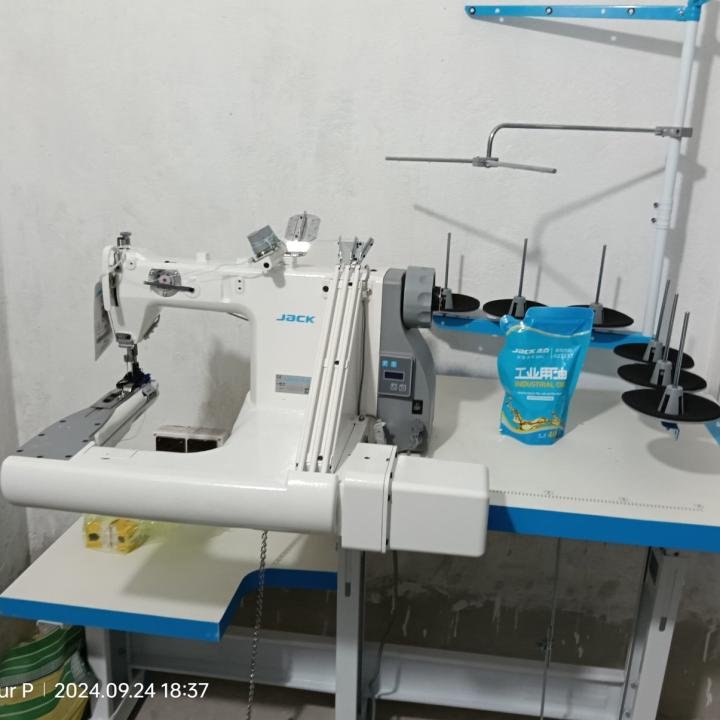 S/M JACK JK-9270D-13-Q INDUSTRIAL FEED OF THE ARM SEWING MACHINE