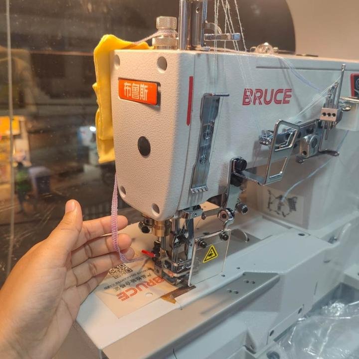 BRUCE P5-D-01GB-356 HIGH SPEED COMPUTERIZED FLATBED INTERLOCK SEWING MACHINE WITH COMPELETE SET