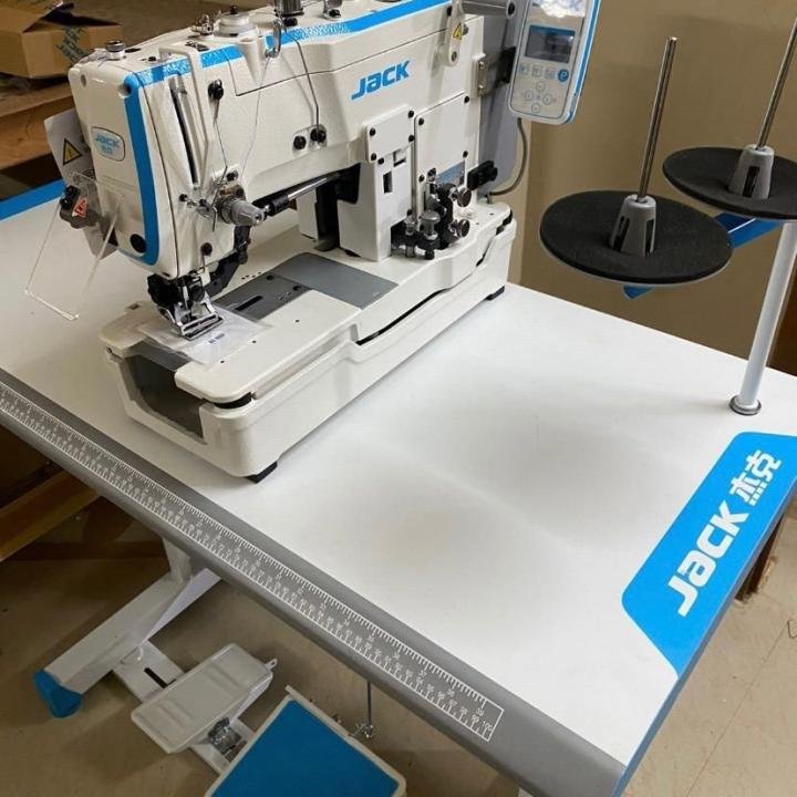 JACK JK-T781G-Z BUTTON HOLE INDUSTRIAL SEWING MACHINE (DIRECT DRIVE) WITH COMPELETE SET