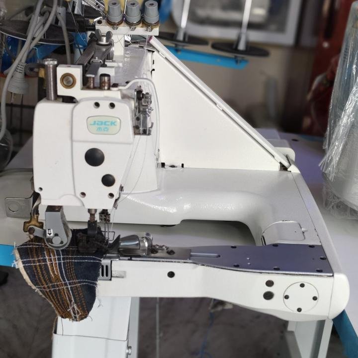 JACK JK-T9280D-73 2PL Q FFED OF ARM THREE NEEDLE CHAIN STICH SEWING MACHINE