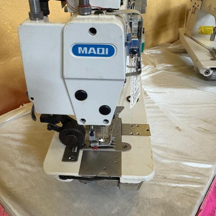 MAQI LS 3830 THREE NEEDLE INDUSTRIAL SEWING MACHINE WITH COMPELETE SET